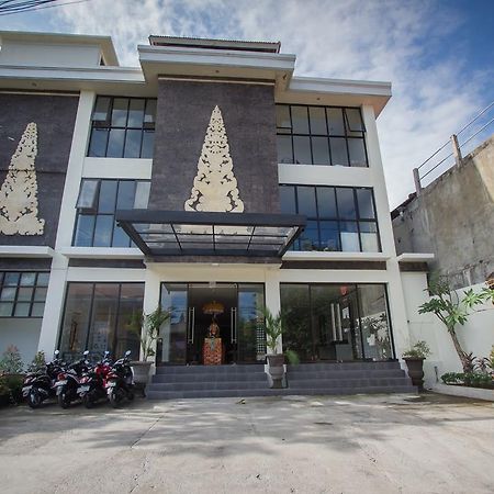 Ivanka Airport Inn Kuta Lombok Exteriör bild