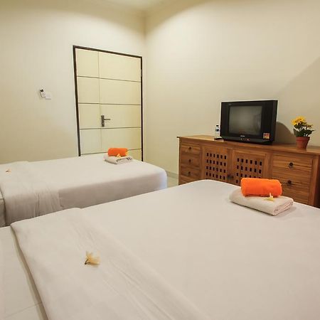 Ivanka Airport Inn Kuta Lombok Exteriör bild