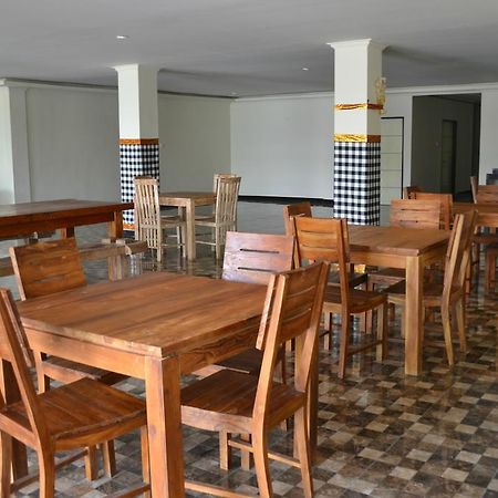 Ivanka Airport Inn Kuta Lombok Exteriör bild