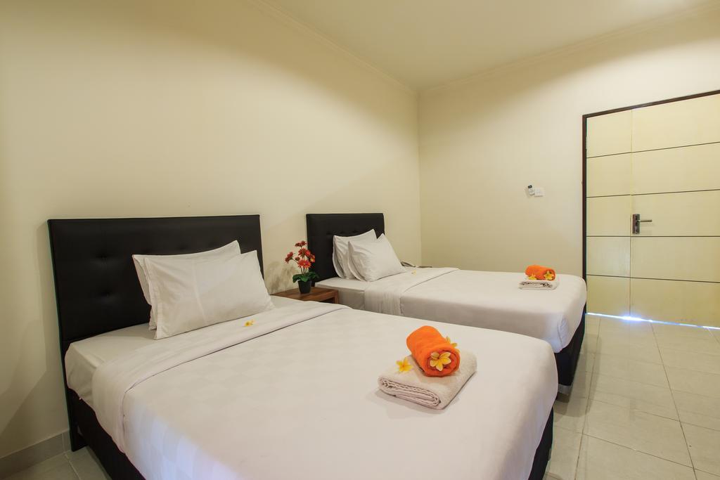 Ivanka Airport Inn Kuta Lombok Exteriör bild