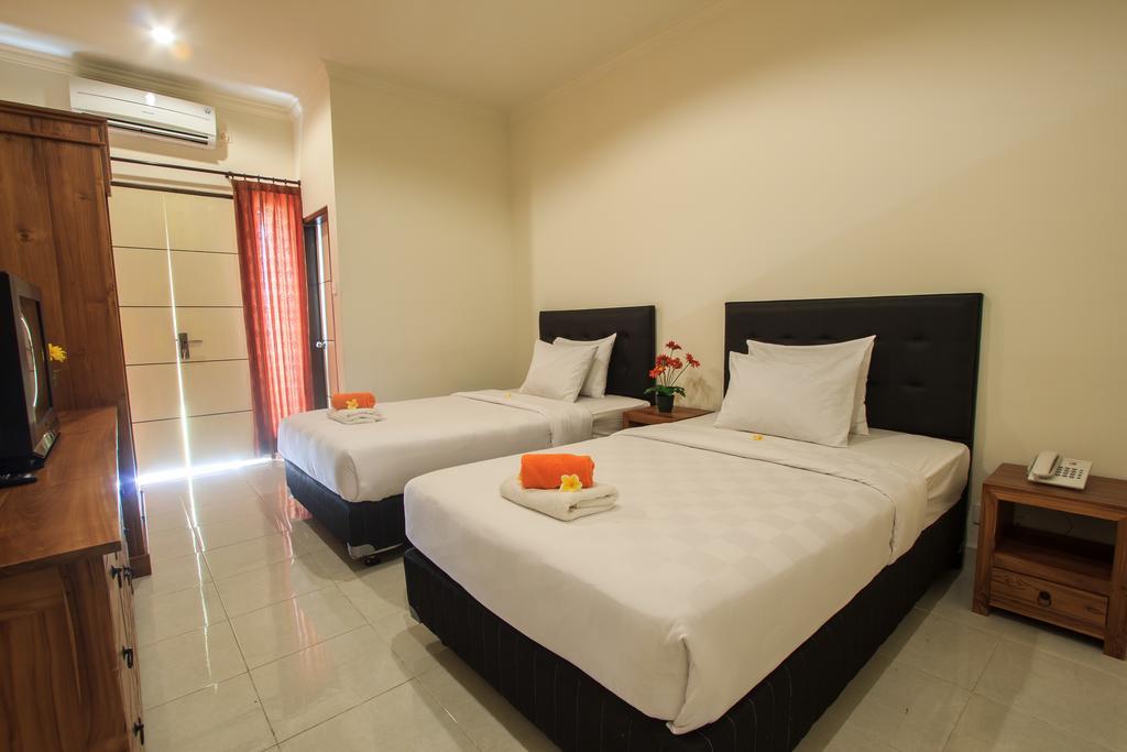 Ivanka Airport Inn Kuta Lombok Exteriör bild