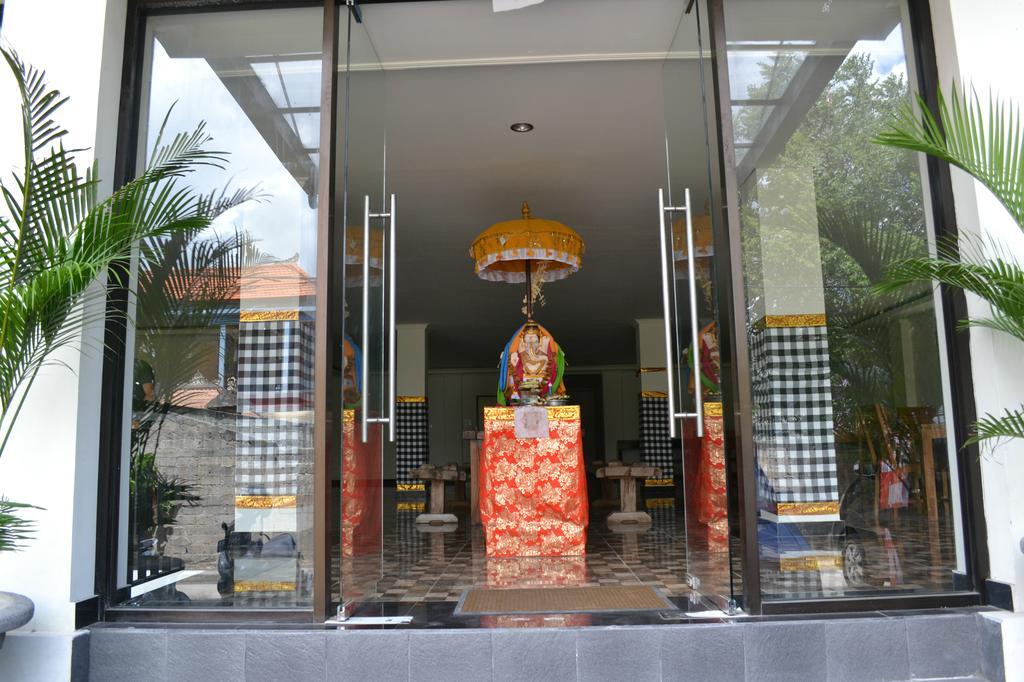 Ivanka Airport Inn Kuta Lombok Exteriör bild