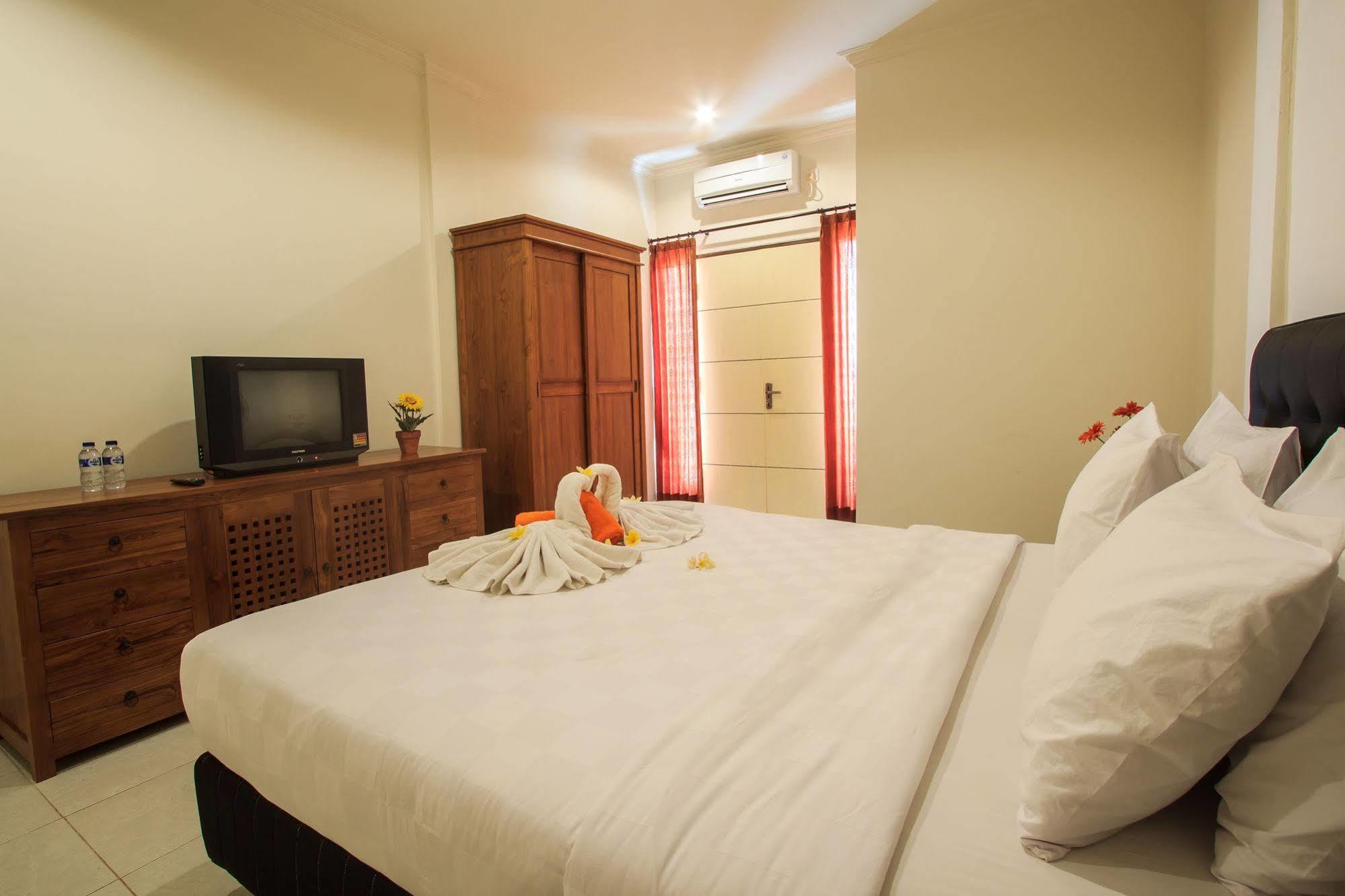 Ivanka Airport Inn Kuta Lombok Exteriör bild