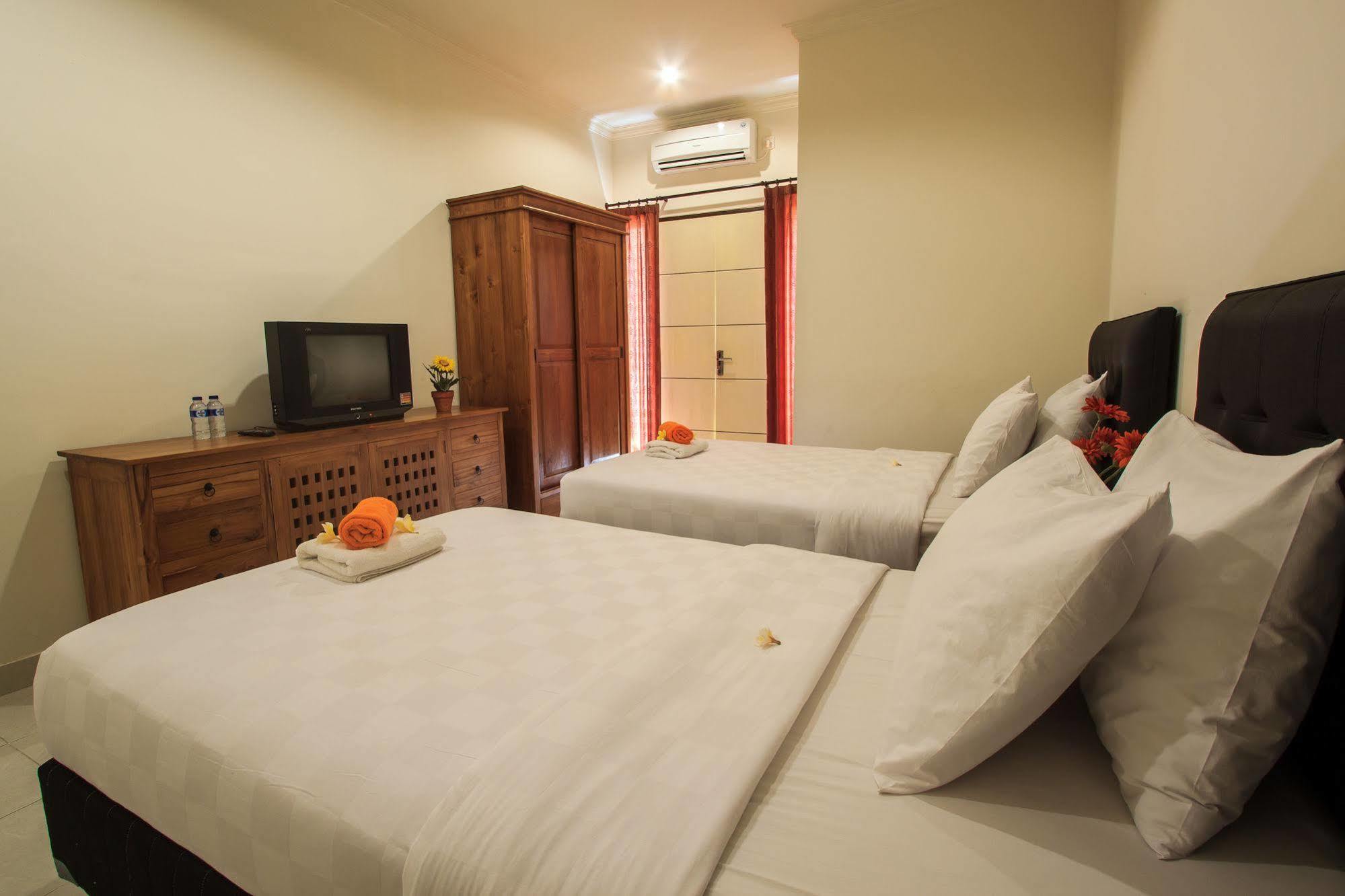 Ivanka Airport Inn Kuta Lombok Exteriör bild