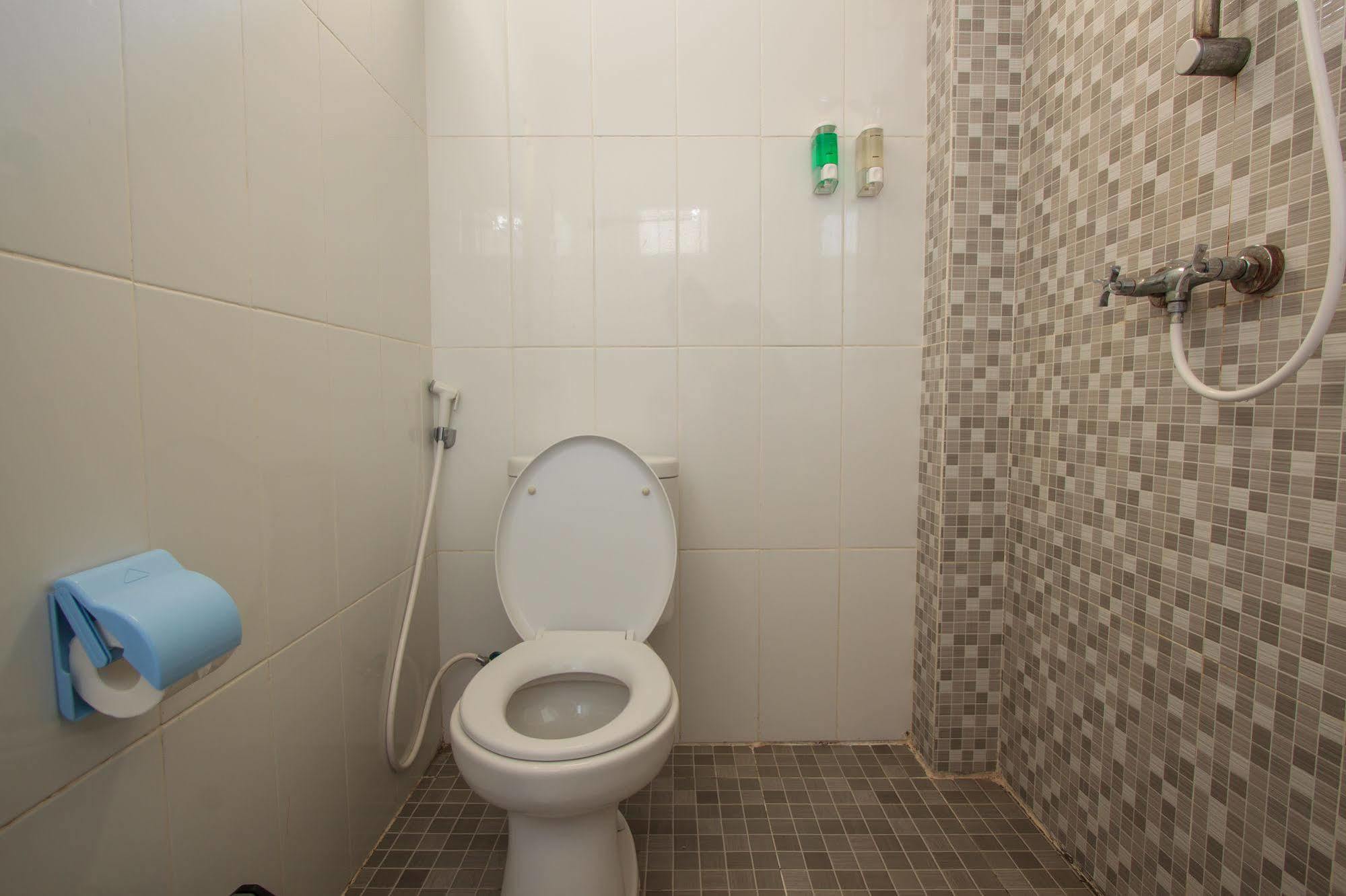 Ivanka Airport Inn Kuta Lombok Exteriör bild
