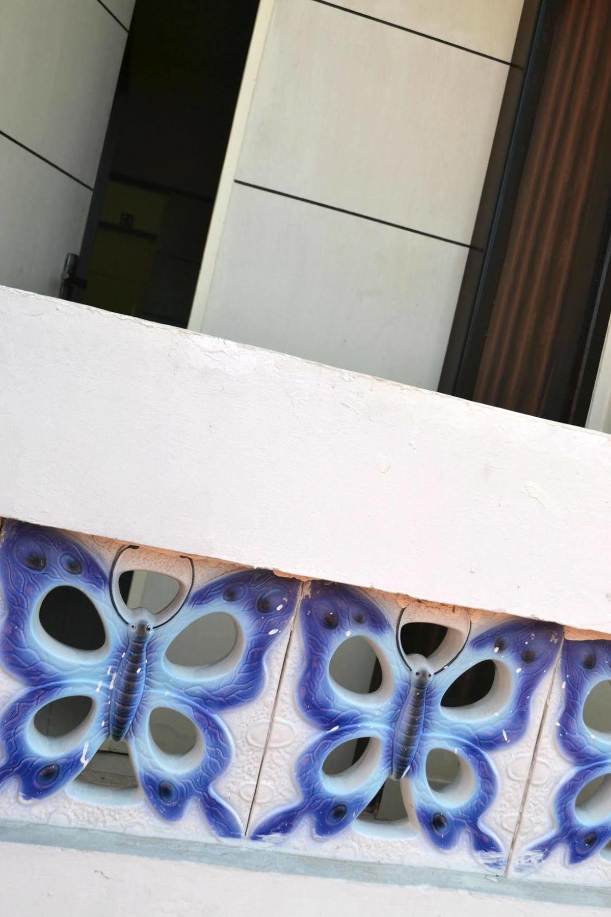 Ivanka Airport Inn Kuta Lombok Exteriör bild