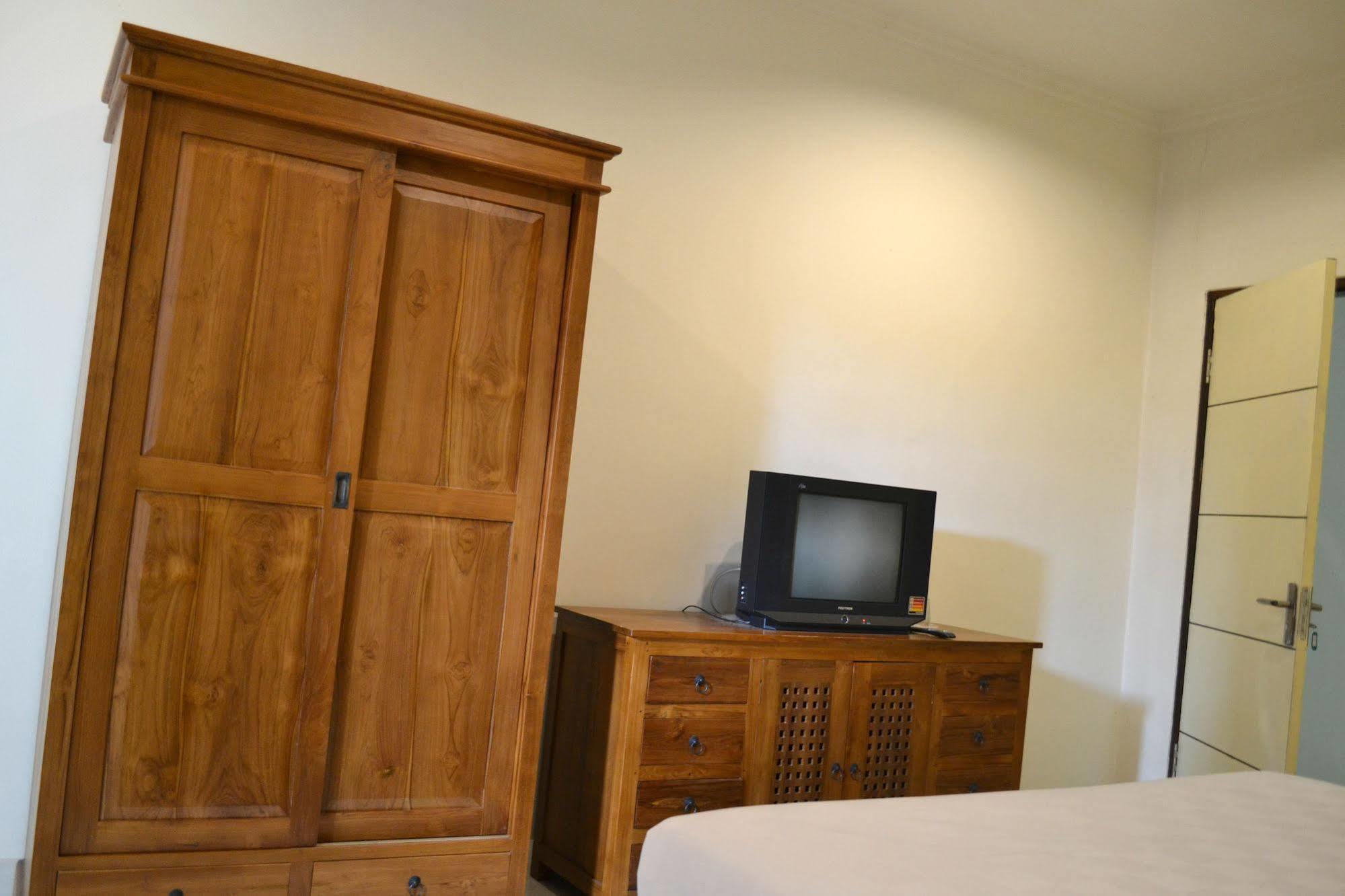 Ivanka Airport Inn Kuta Lombok Exteriör bild