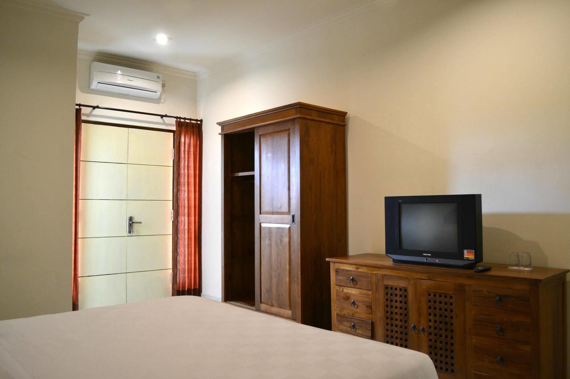 Ivanka Airport Inn Kuta Lombok Exteriör bild