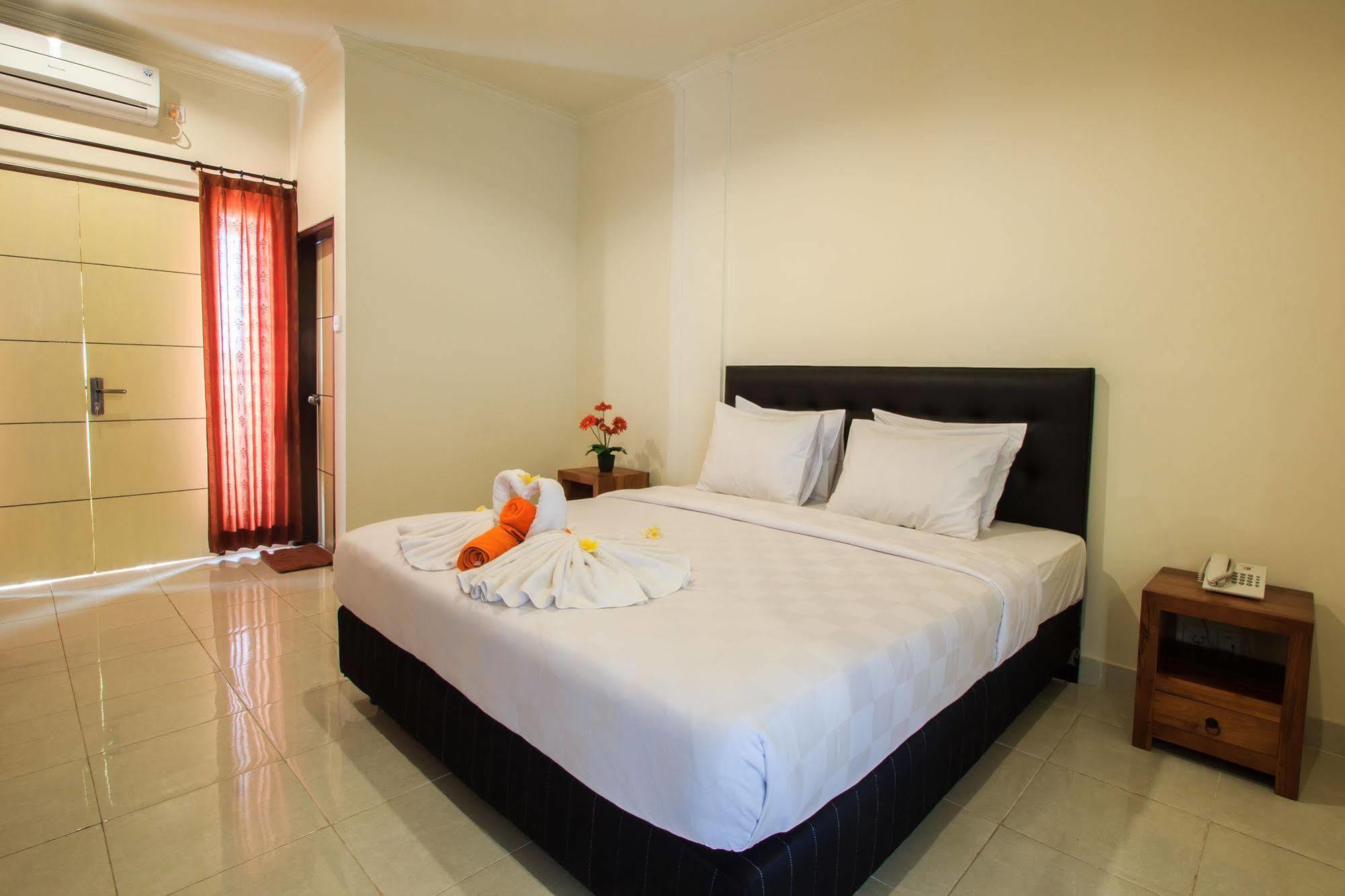 Ivanka Airport Inn Kuta Lombok Exteriör bild