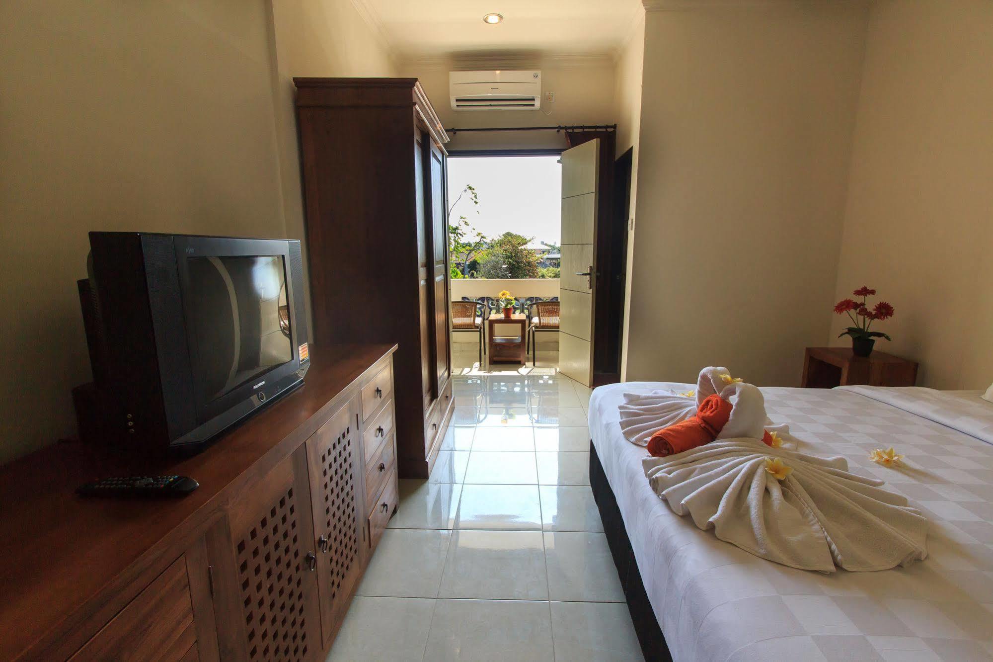 Ivanka Airport Inn Kuta Lombok Exteriör bild